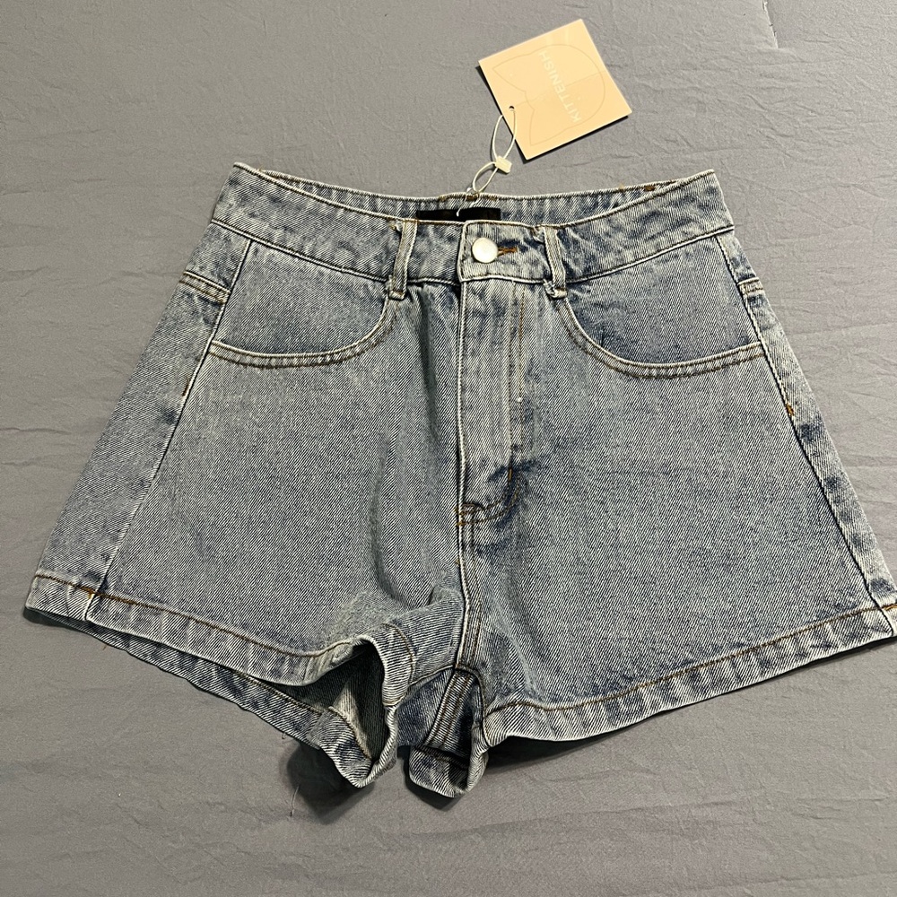 Kittenish shorts